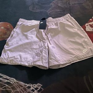 Used - Nike Club Essentials Woven Flow Shorts lilac (Tag has been removed)